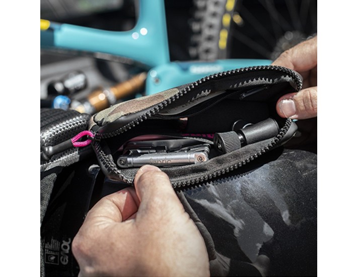 Rumblebikes-MUC-OFF ESSENTIALS 17x9x2 cm-Mochilas y bandoleras